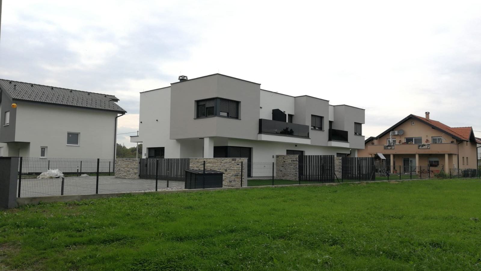 Projekt 1 — slika 1